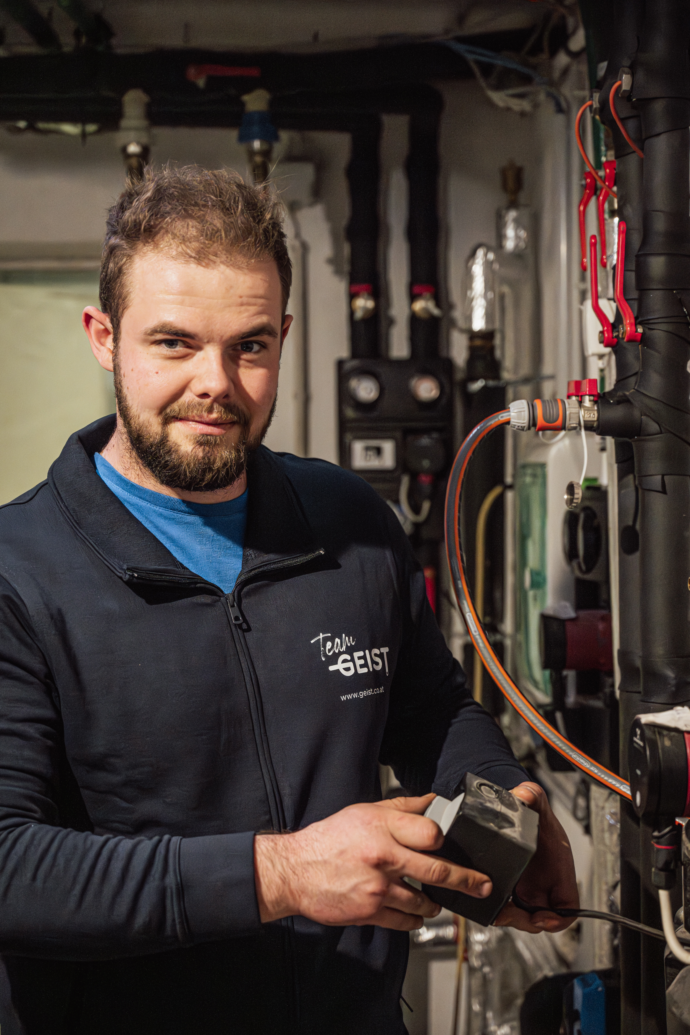 GEIST-Techniker im Heizungskeller